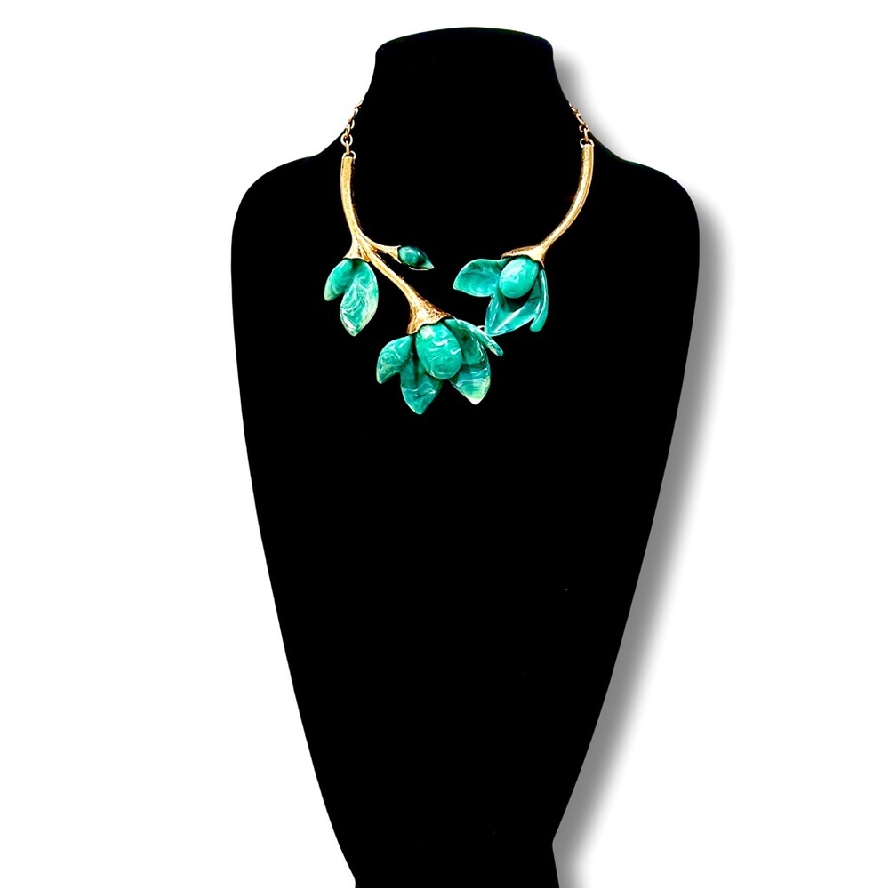 ARTISAN LUXE | Faux Jade & Brushed Gold Magnolia Flower Collar Necklace | NEW - Picture 3 of 9
